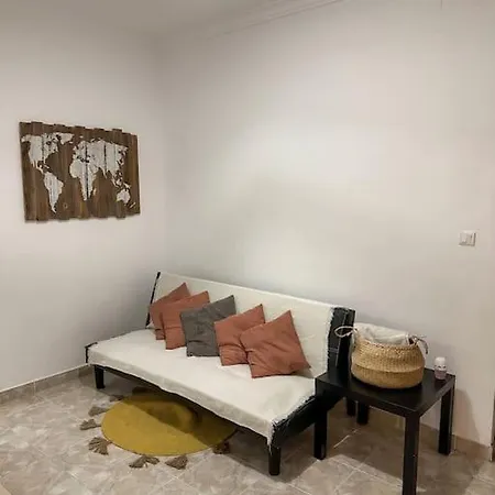 Refurbished 2 Double Bedroom *